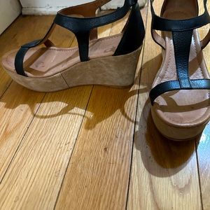 Leather and suede wedged sandals